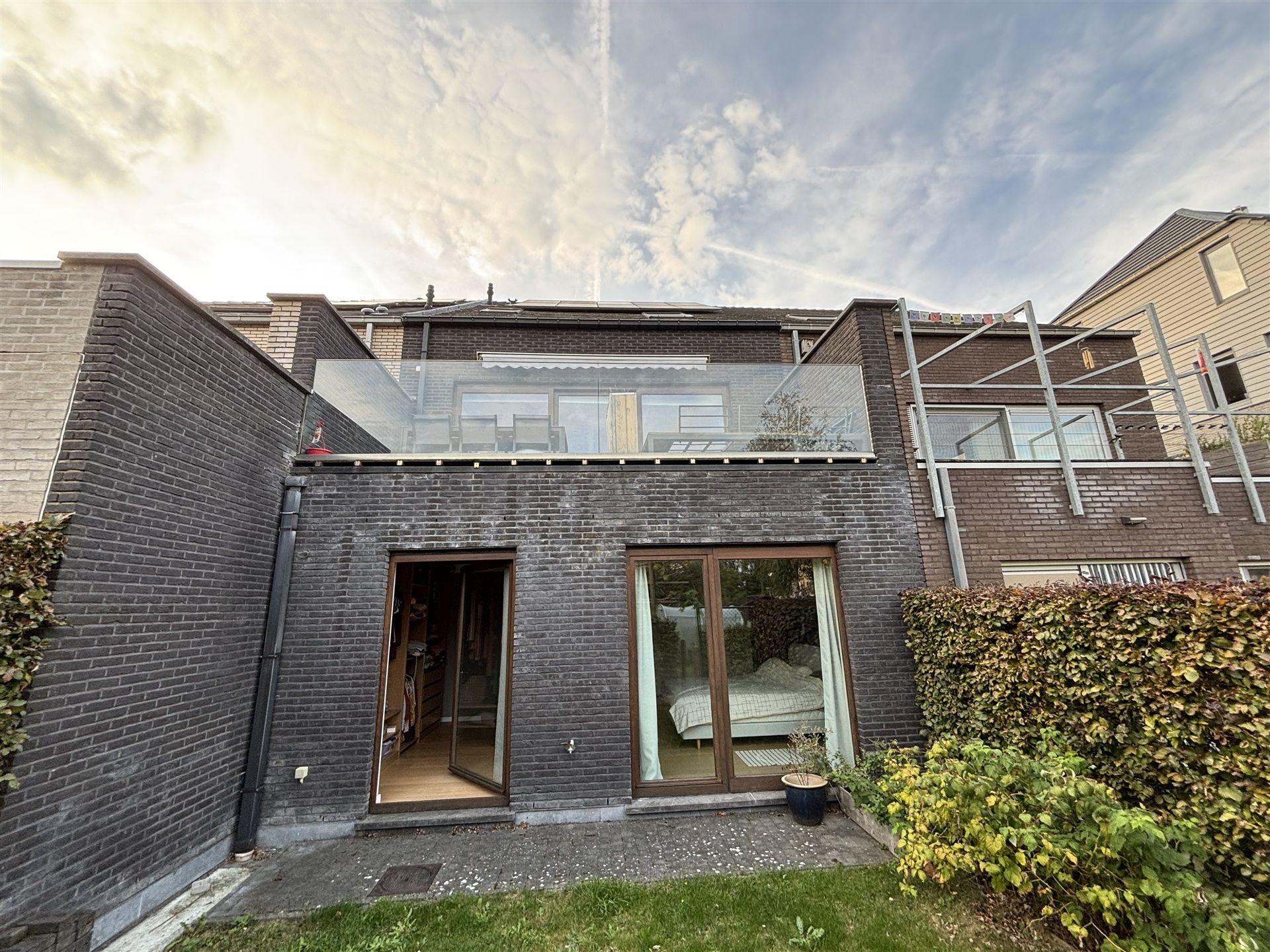 BEZOEKEN VOLZET: Moderne woning met 4 slaapkamers en tuin  foto 35