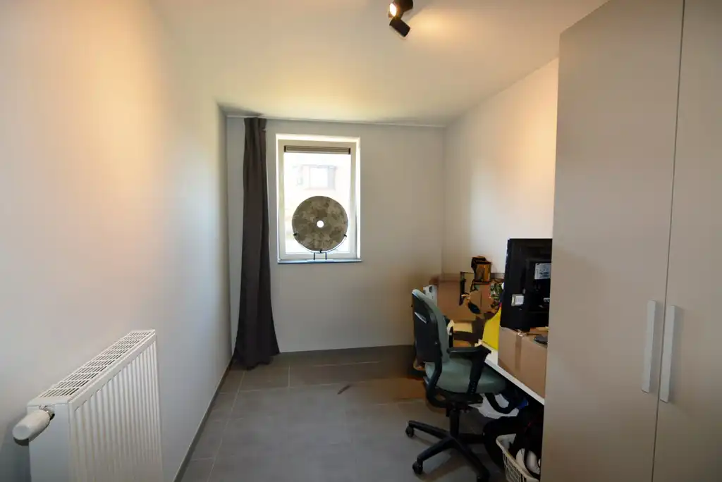 Gelijkvloers appartement met 2 slpk, ruim terras, tuin en 2 autostandplaatsen. foto 21