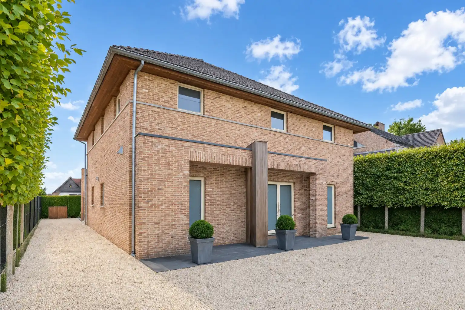 Stijlvolle villa in tijdloze pastorijstijl met zwembad en exclusieve tuinbeleving. foto 3
