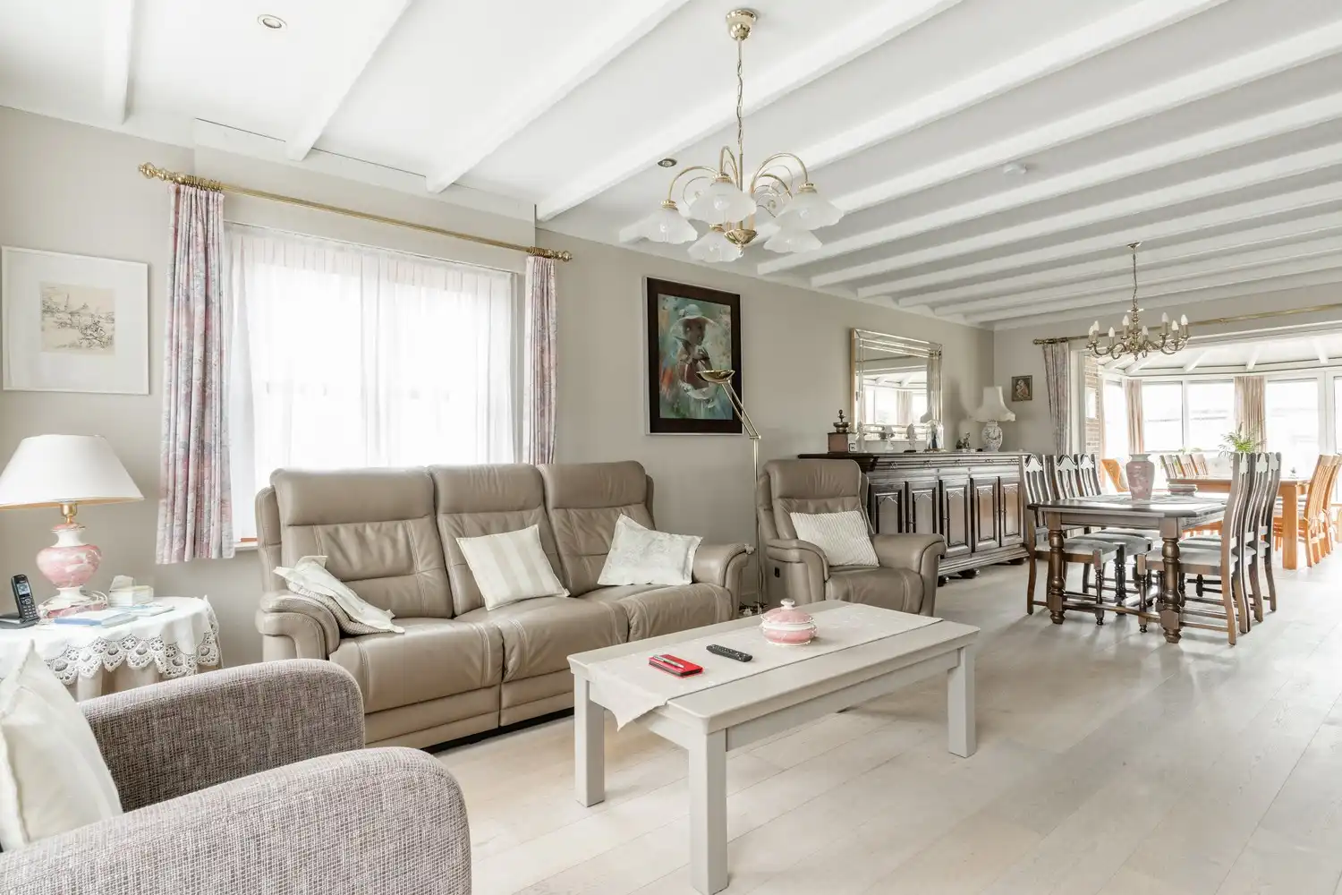 Mooie vrijstaande woning te koop vlakbij het centrum met 4 slaapkamers rustig gelegen op 10a10ca. foto 15