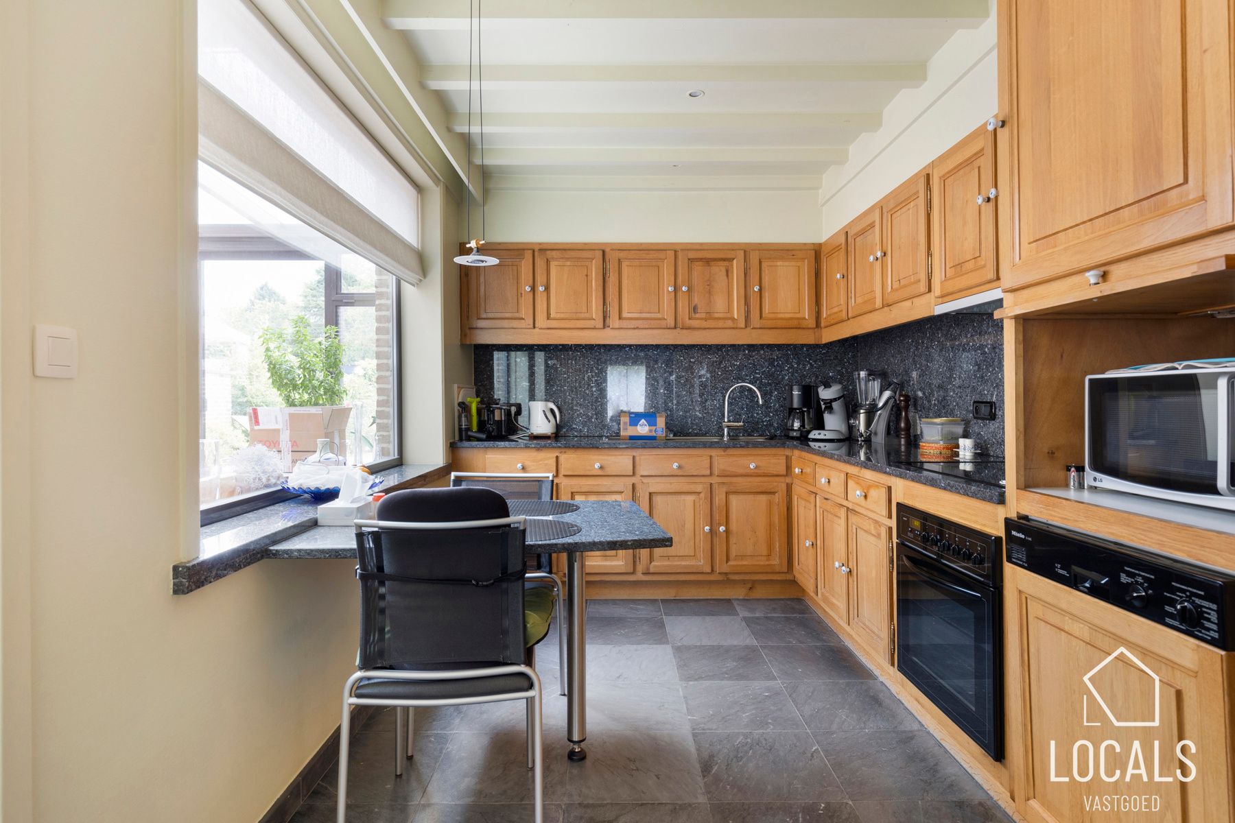 Instapklare woning met 3 slaapkamers + zolder, tuin, garage foto 8