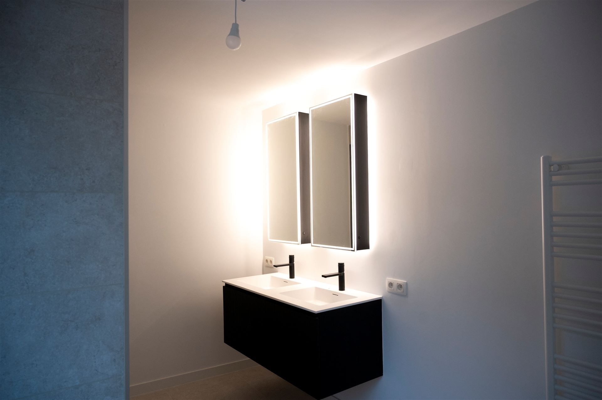Prachtig gerenoveerde woning met tuin foto 11
