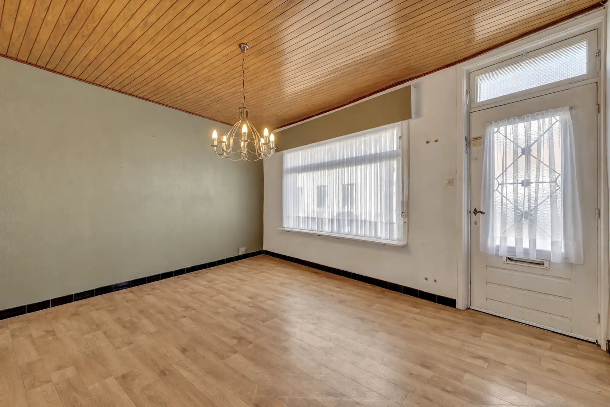 Te renoveren woning met tal van mogelijkheden foto 2
