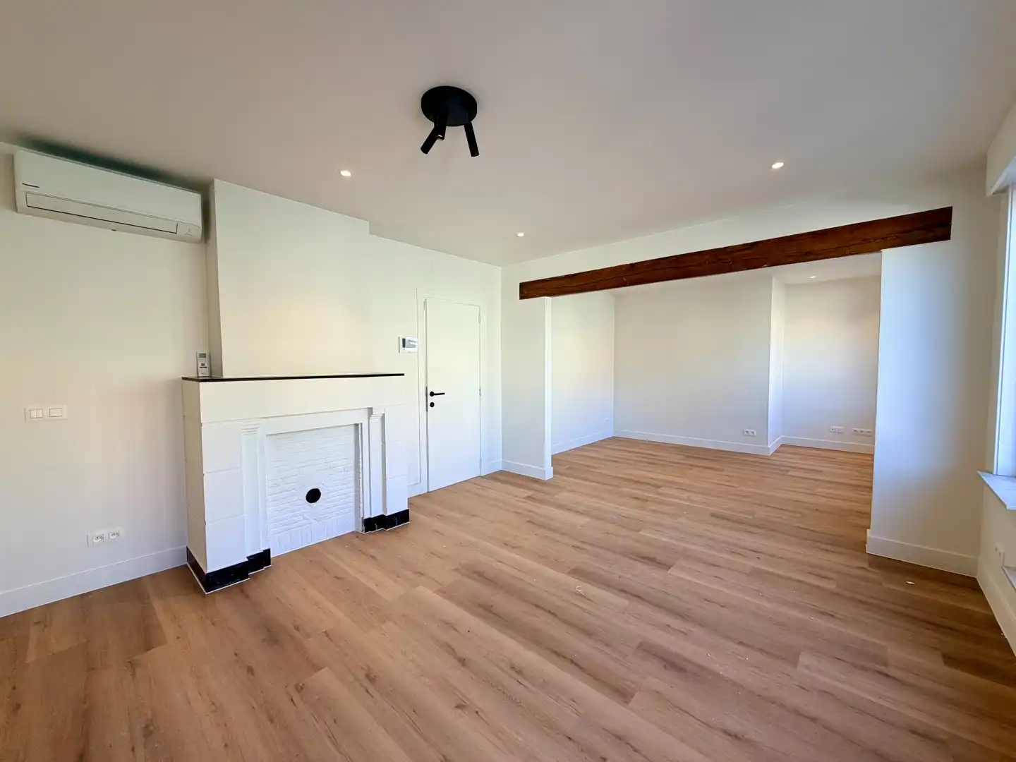 Gerenoveerd duplexappartement met 3 slaapkamers in centrum Tielt! foto {{pictureIndex}}