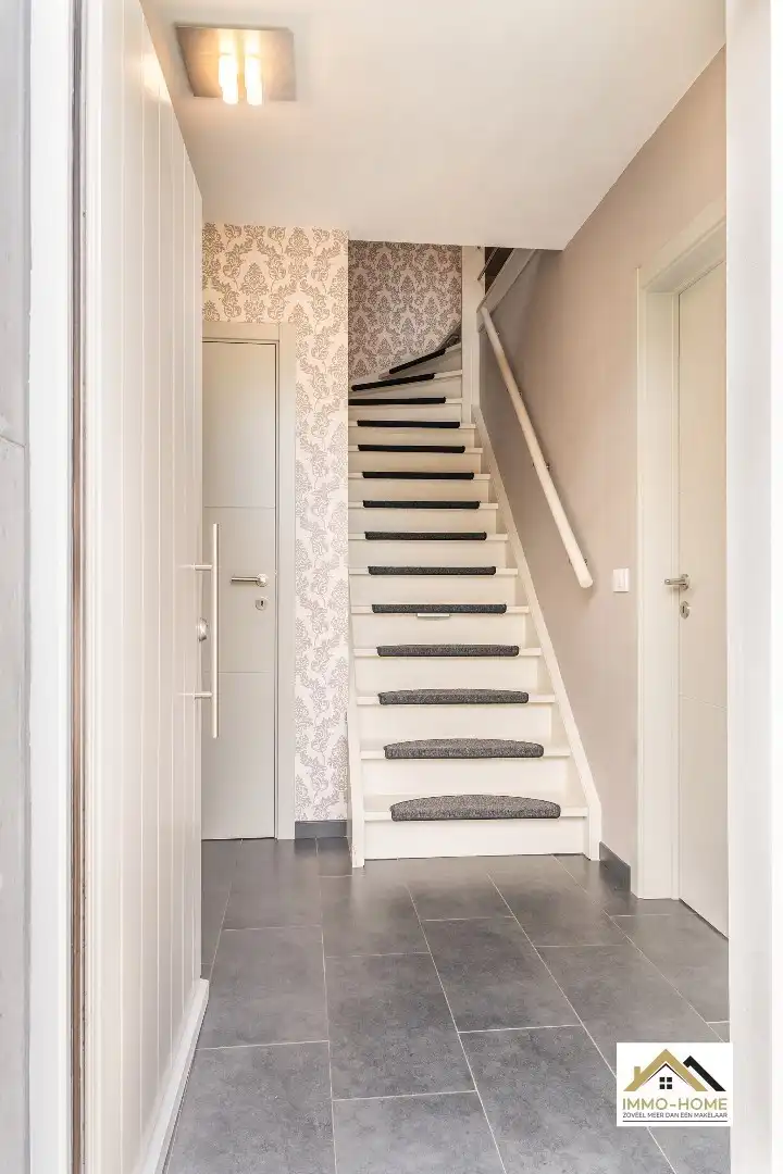 Knappe instapklare HOB met vrijstaande garage te Lokeren ! foto 4