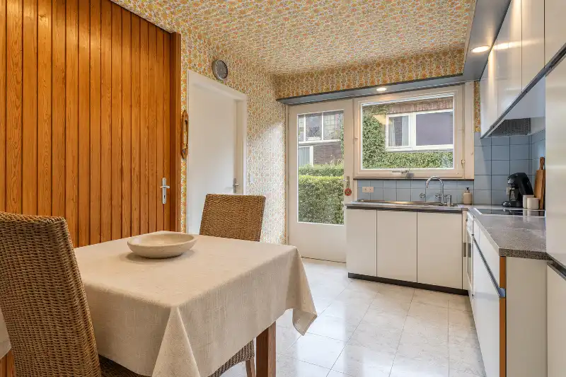 Bungalow op topligging in Astene, rust, groen en een prachtig verzicht foto 7