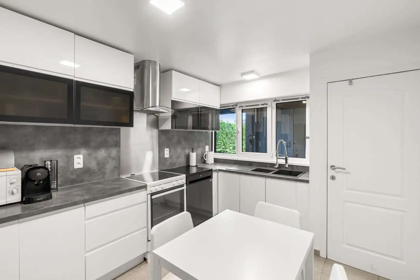 Ruime instapklaar bungalow op topligging foto 8