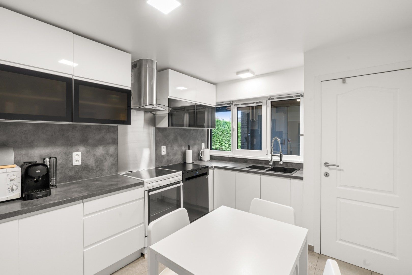 Ruime instapklaar bungalow op topligging foto 7