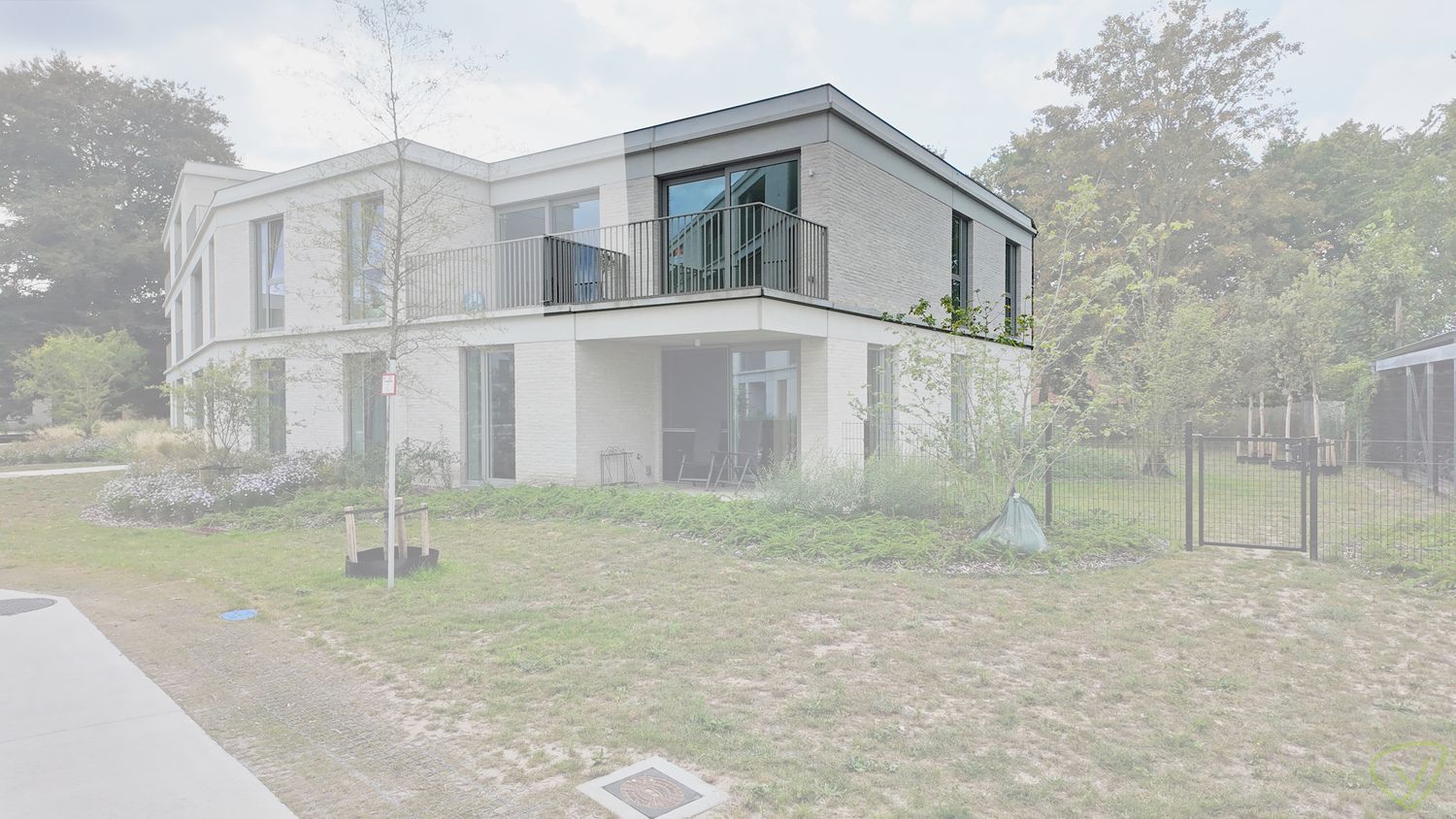 Energiezuinig 2-slaapkamerappartement met terras en parking! foto 18