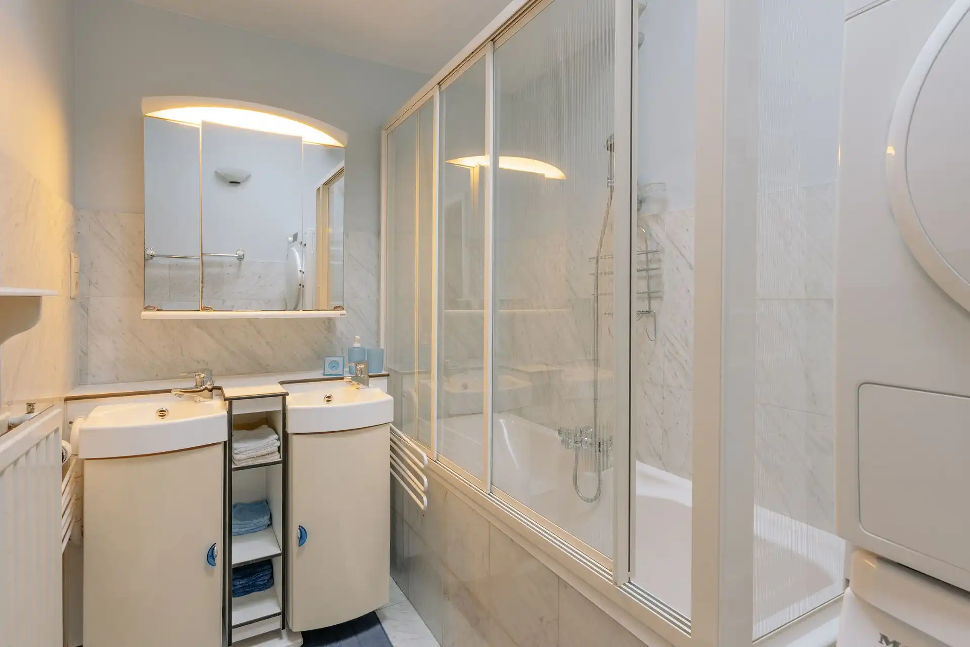 Ruim 3-slaapkamerappartement met karakter en autostaanplaats foto 11