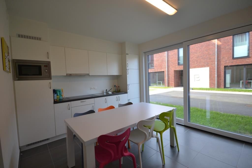 Studentenkamer op enkele stappen van Vives ! foto 4