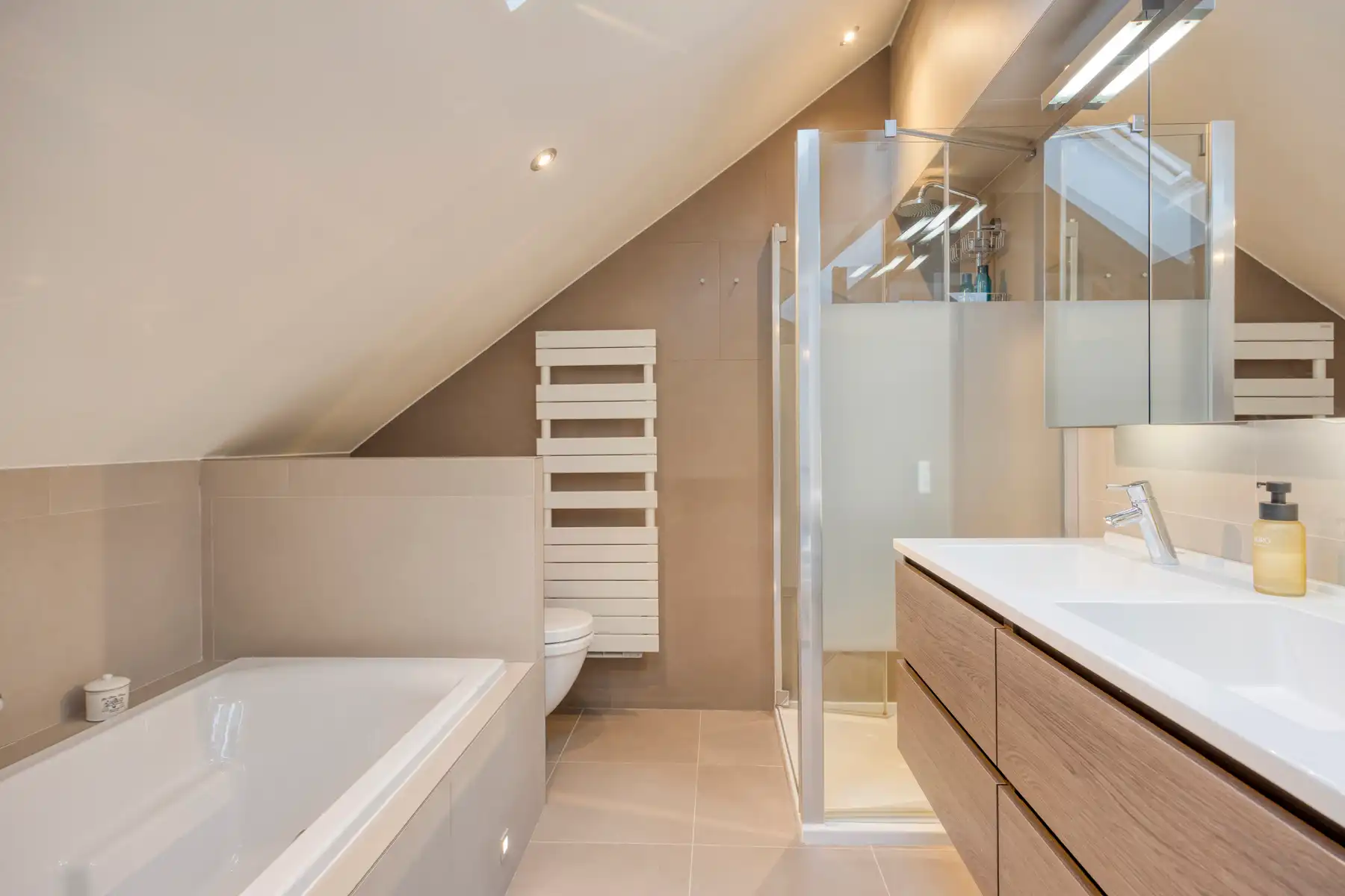 Exclusief karakterpand met prachtig open zicht foto 16