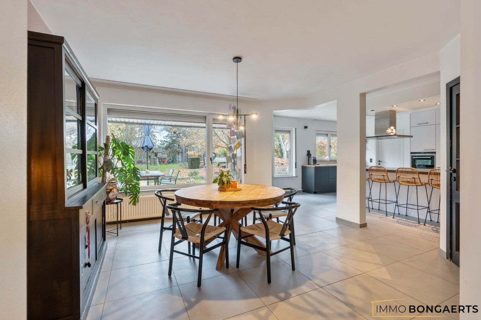 Ruime woning met 5 slaapkamers foto 6