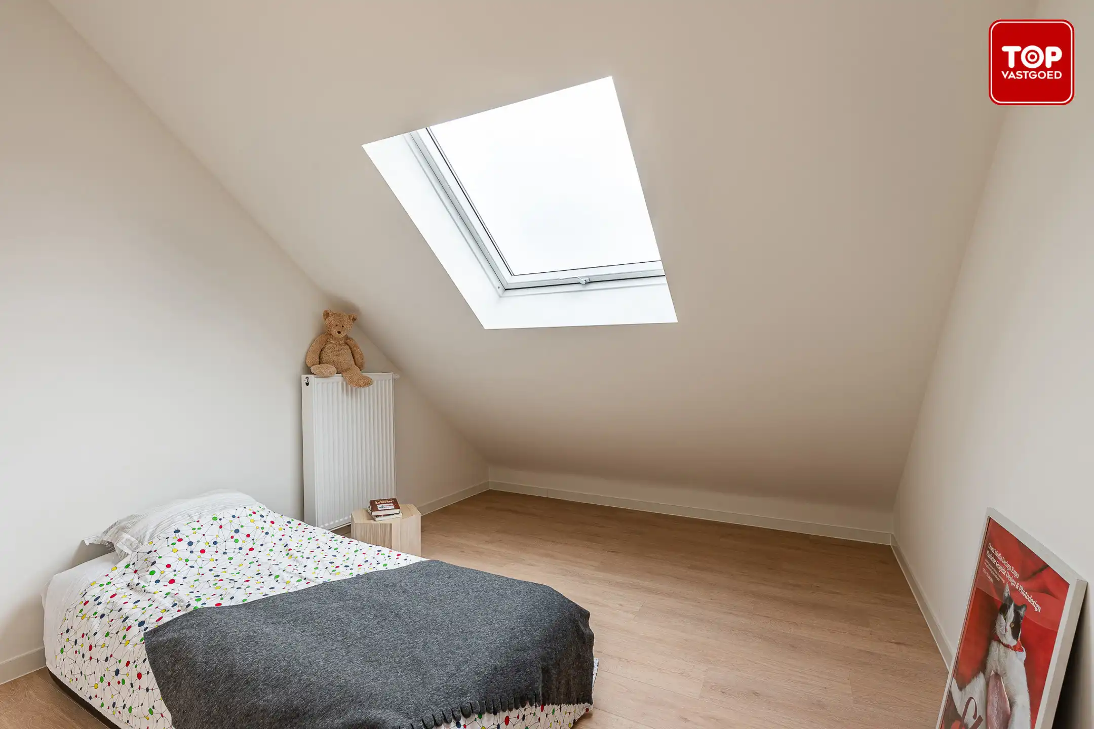 Totaal gerenoveerde woning met 3 slaapkamers, tuin en garage.  foto 23