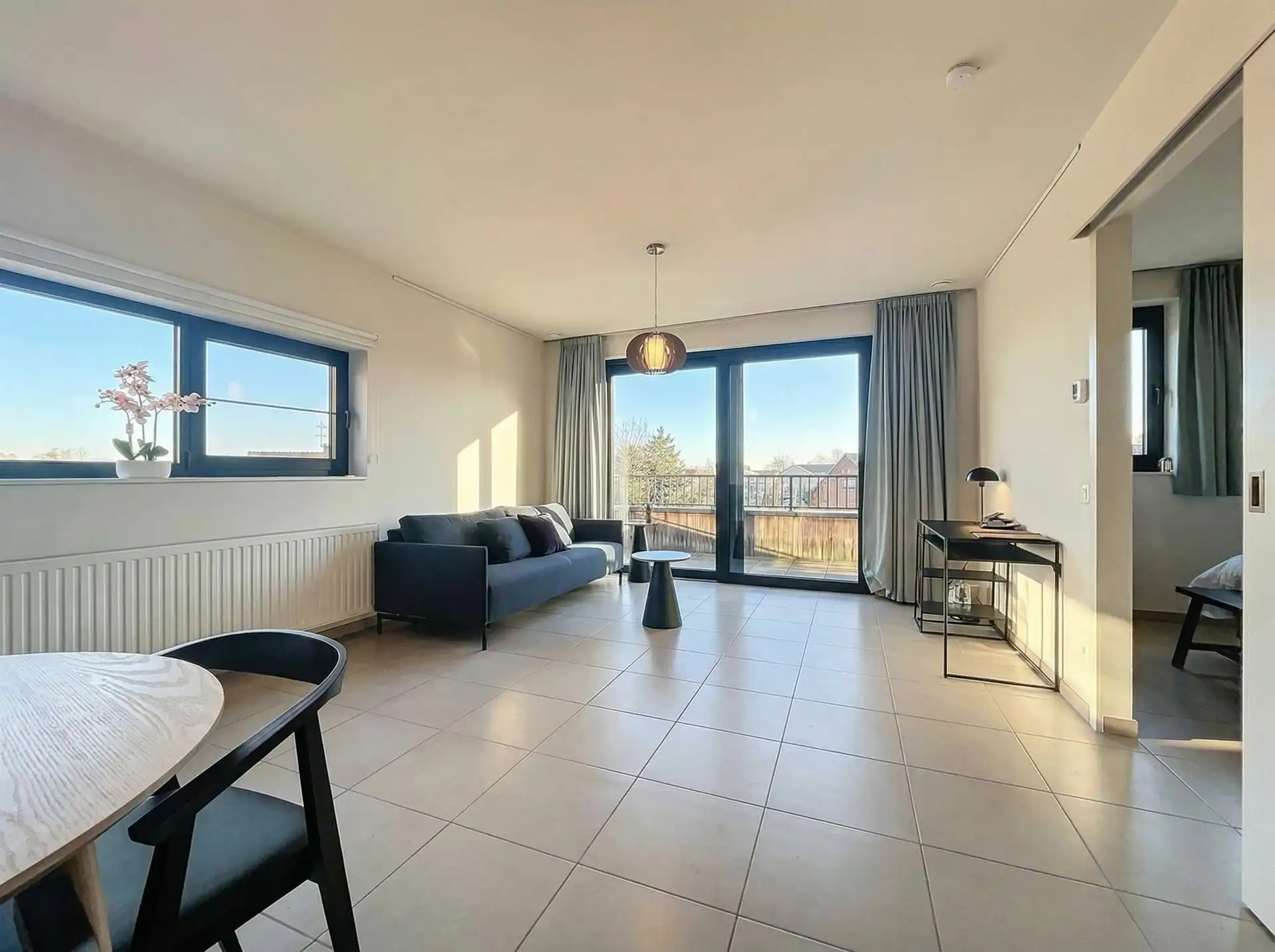 Moderne assistentiewoning met ondergrondse autostaanplaats en berging foto 3