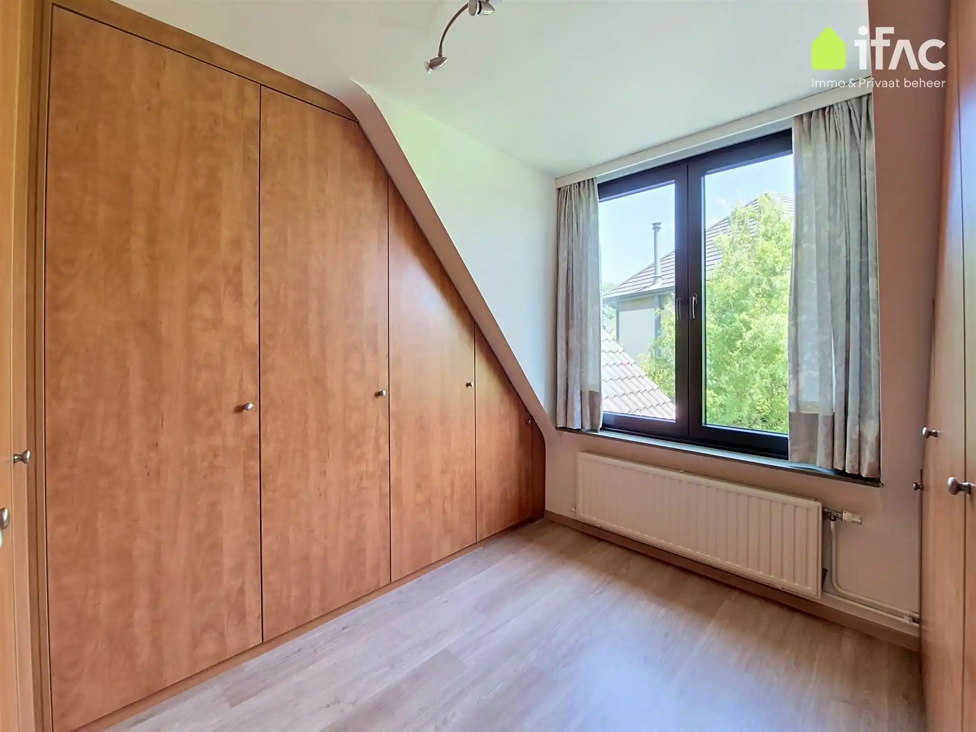 Rustig gelegen gerenoveerde villa in perfecte staat foto 18