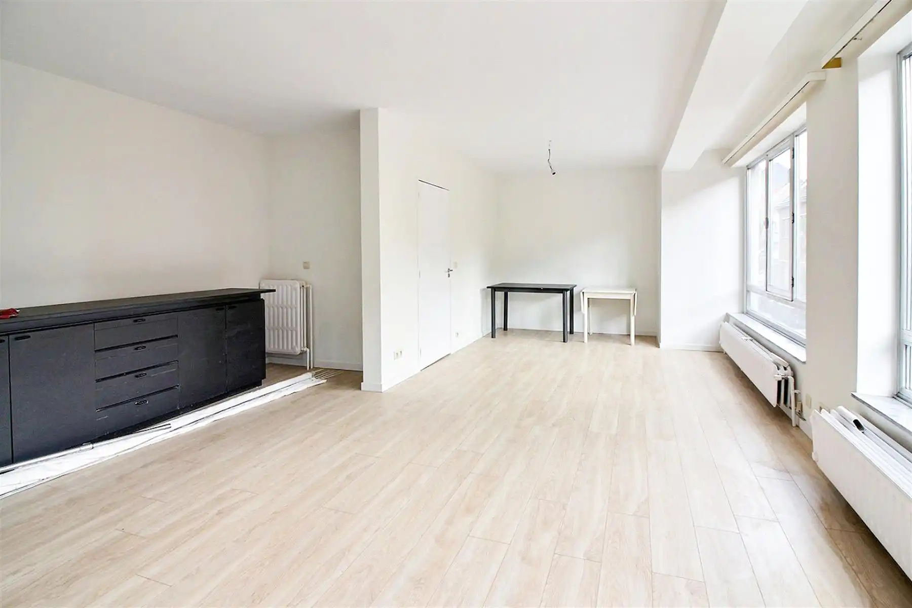 Lichtrijk éénslaapkamerappartement met terras in het centrum foto 3