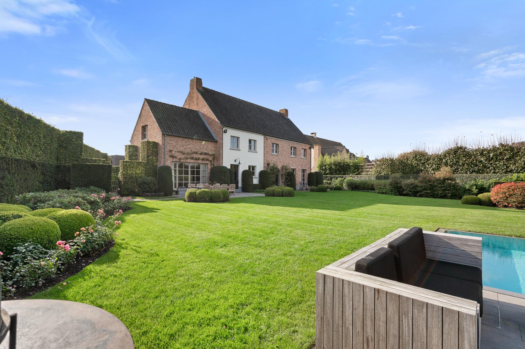 Prachtige instapklare villa met zwembad en poolhouse. foto 31
