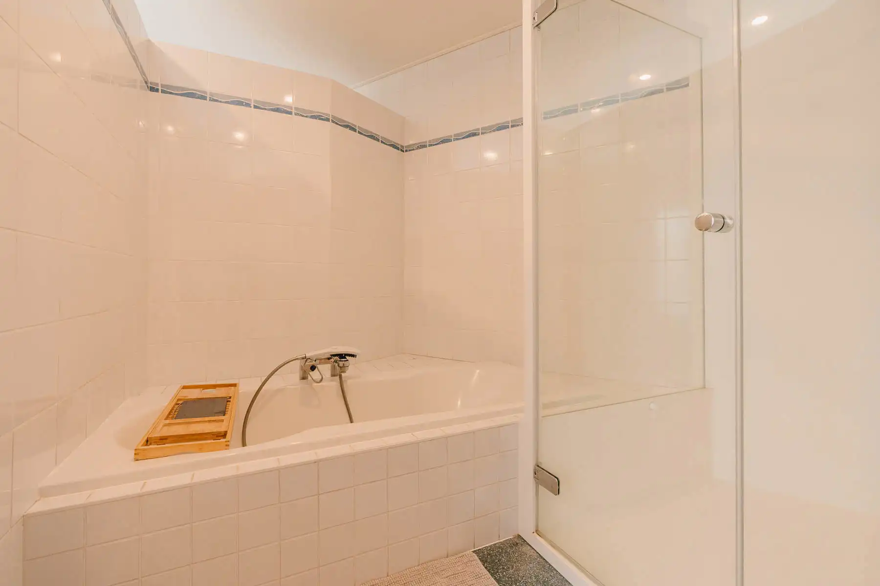 Ruime gezinswoning met 4 slaapkamers en bureau op toplocatie foto 21