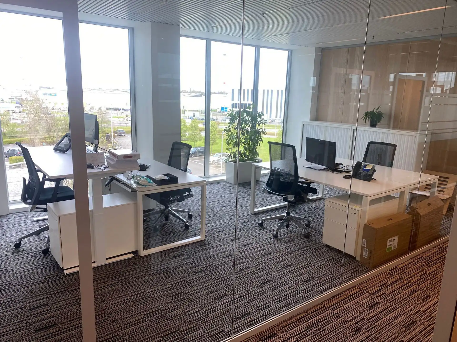 Ruim en Licht Kantoor met Uitzicht op de E313 foto 4