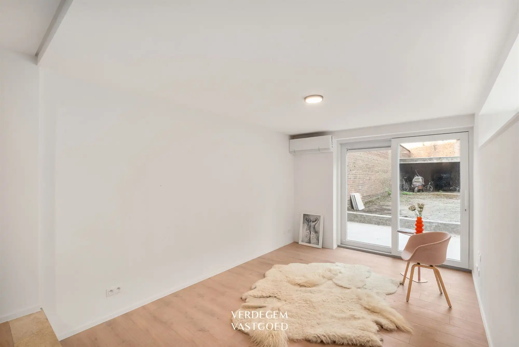 Opbrengsteigendom op topligging bestaande uit 4 appartementen en tuin foto 4
