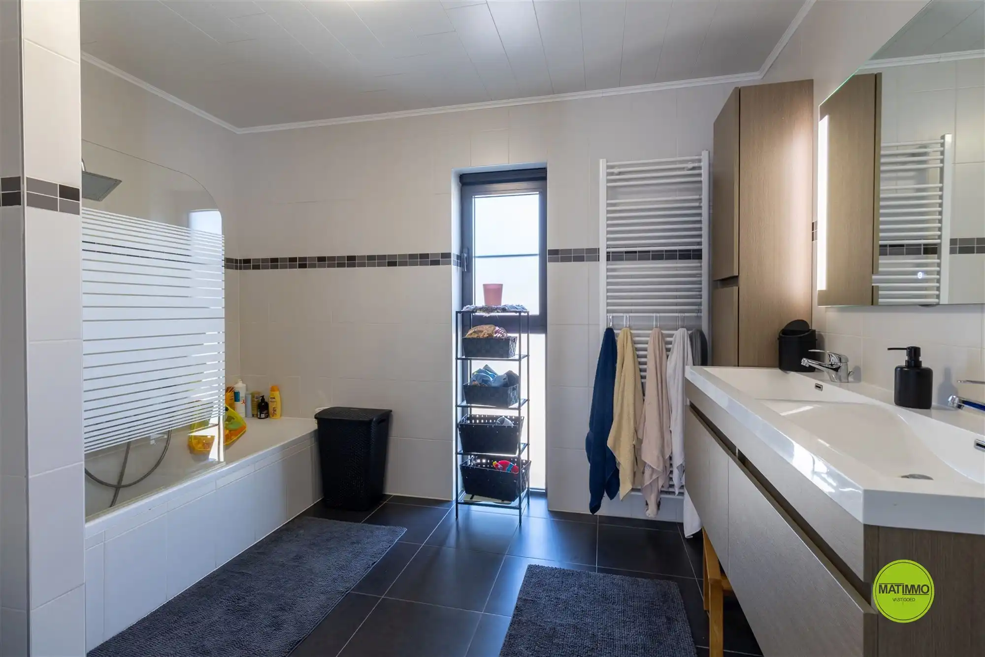 Modern wonen met zonnige tuin en private parkeerplaats foto 11