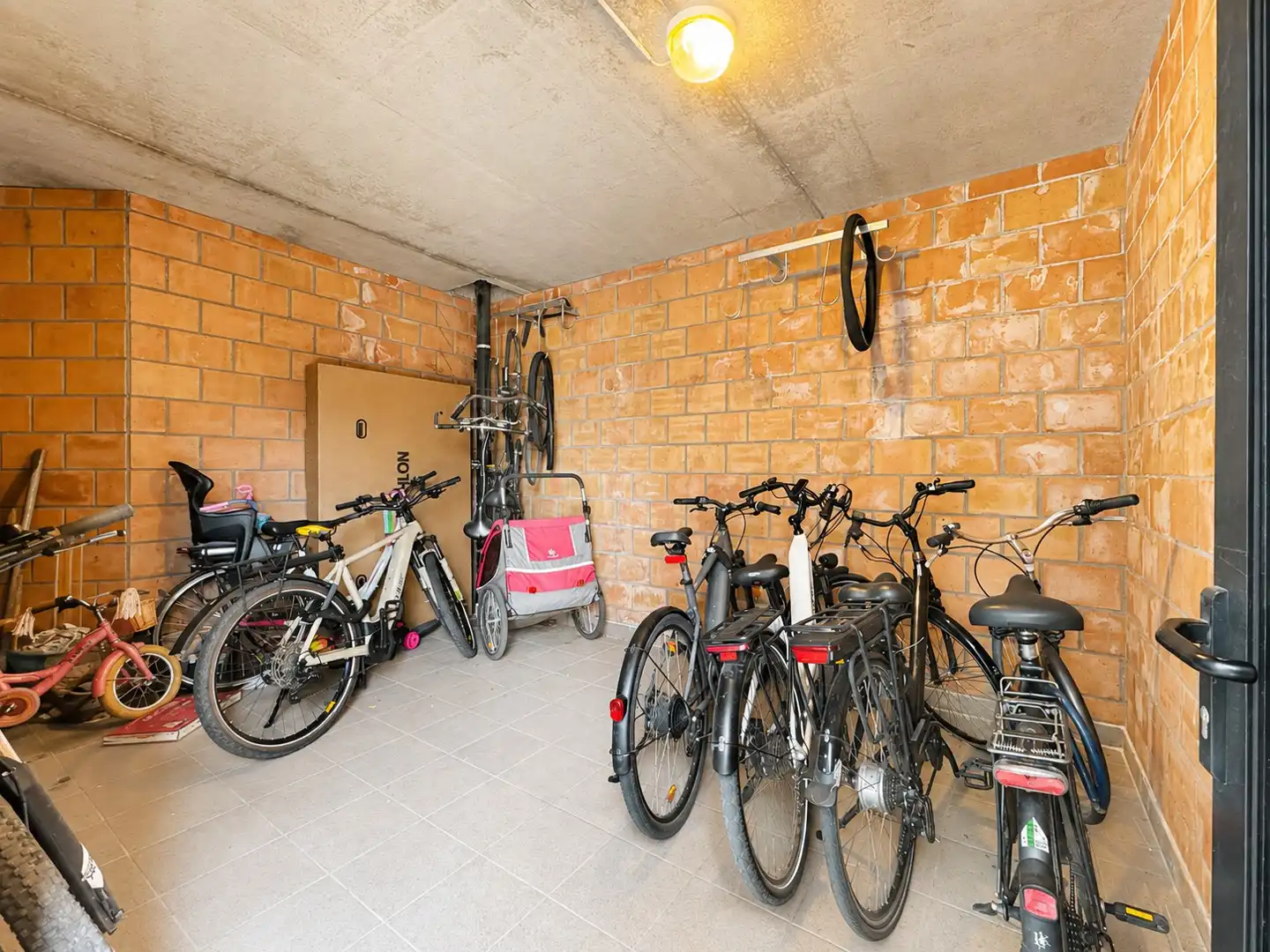 Ruim en energiezuinig 2slp appartement met zonnig terras nabij E40! foto 20