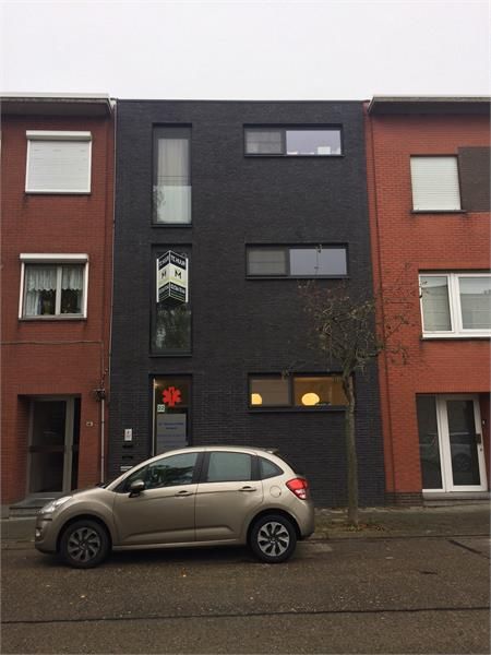 Prachtig recent nieuwbouwappartement met 2 slaapkamers en terras. foto 1