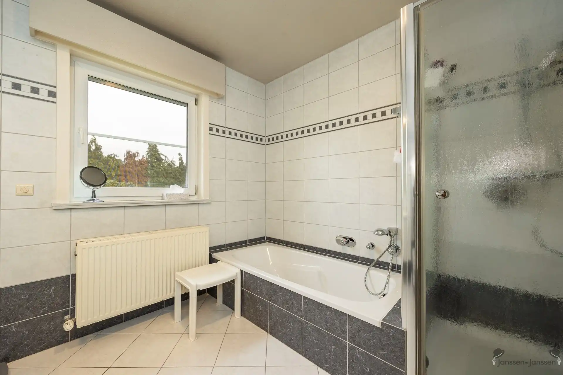 Rustig gelegen bungalow op 1600m² terrein  foto 14