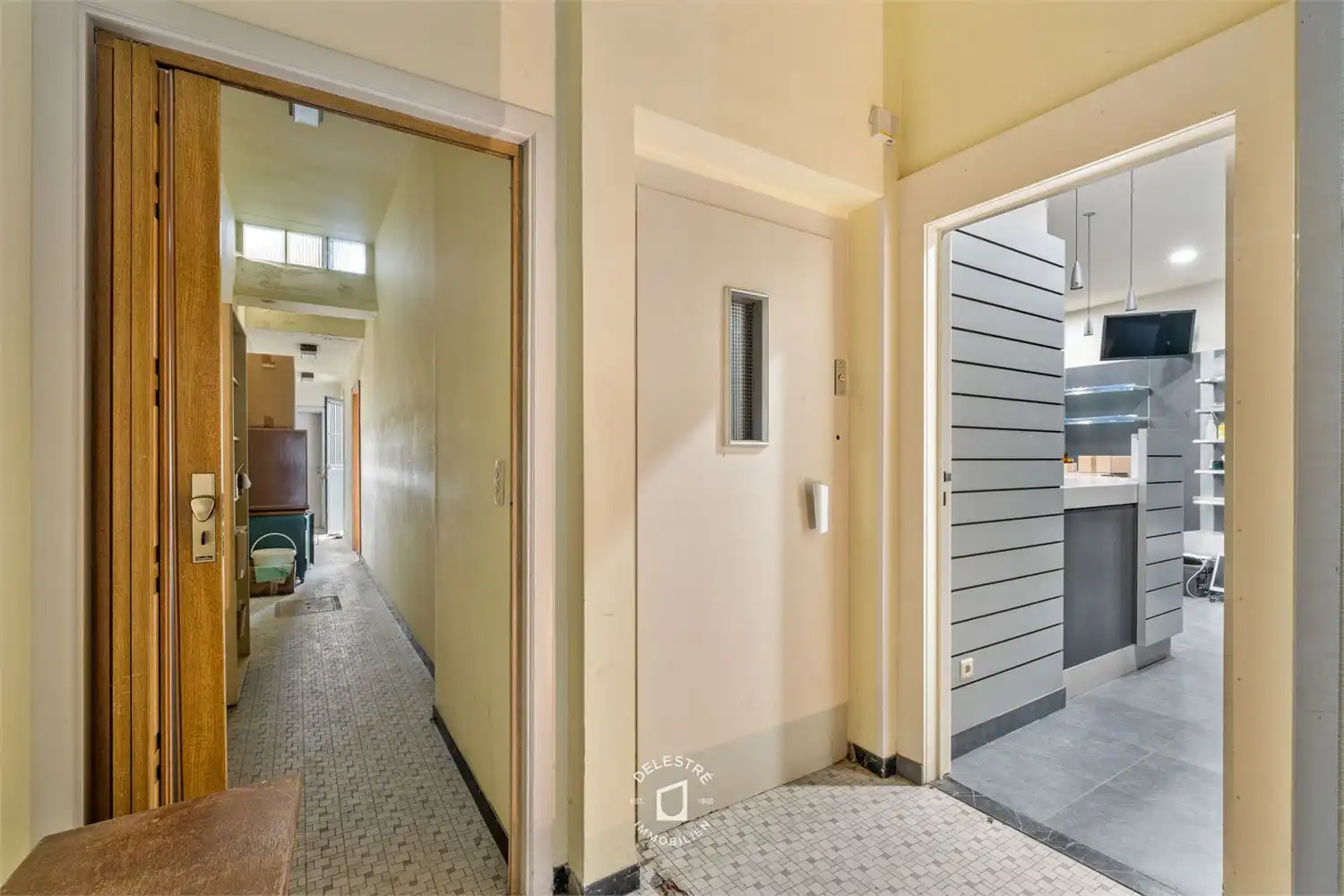 ERG RUIME MULTIFUNCTIONELE EIGENDOM MET 3 GARAGES foto 9