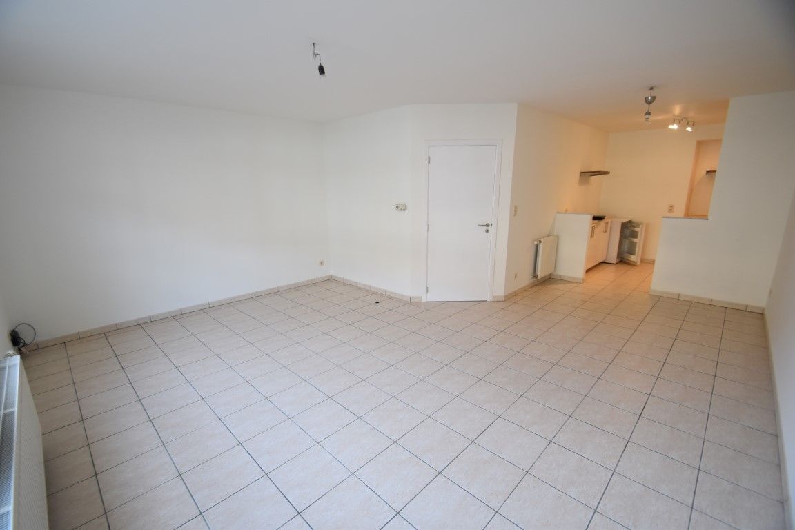 Vernieuwd gelijkvloers appartement met 2 slaapkamers foto 3