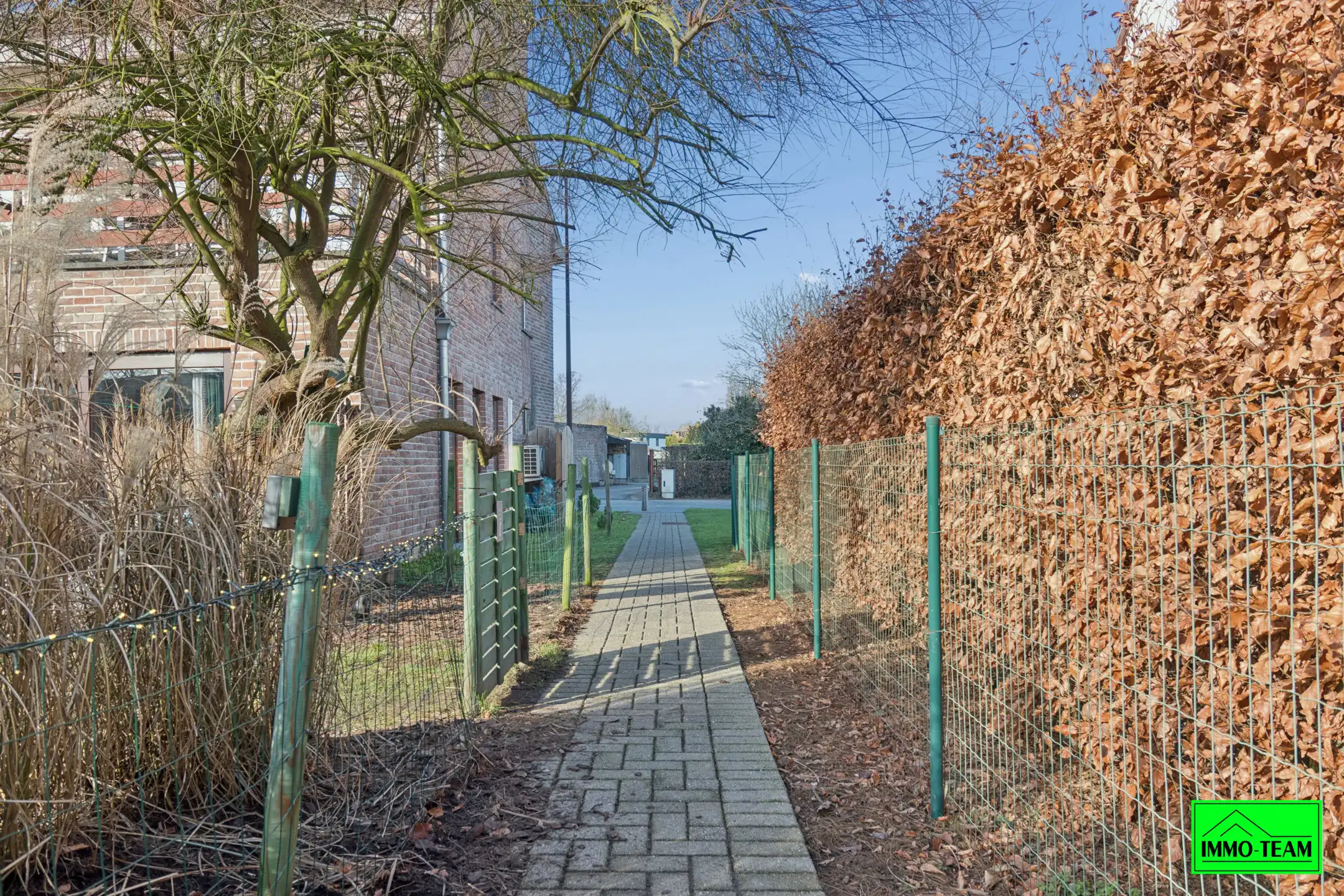 Ruim gelijkvloers appartement met garage foto 19