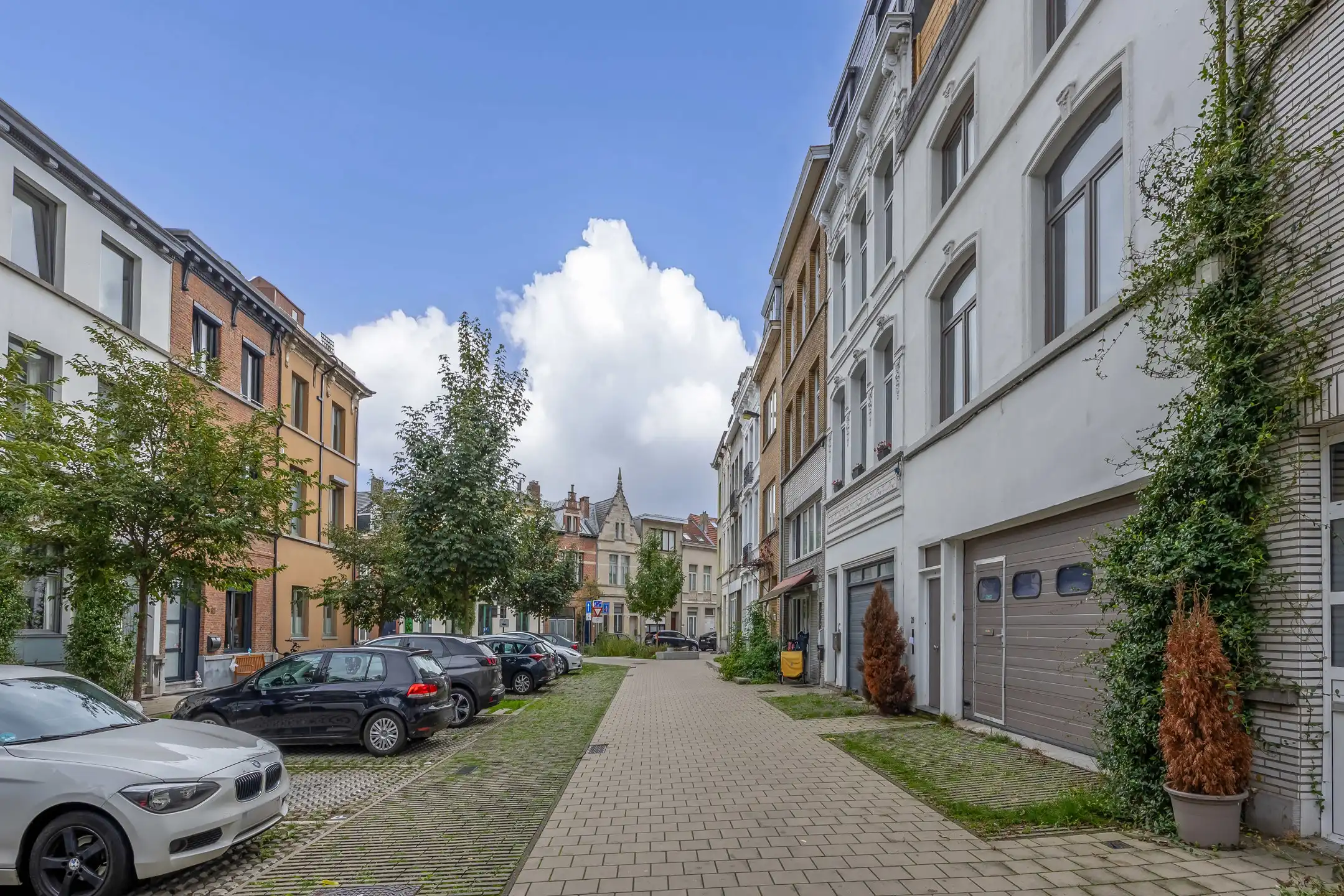 Stadswoning met loftgevoel, heerlijk dakterras en dubbele garage foto 3