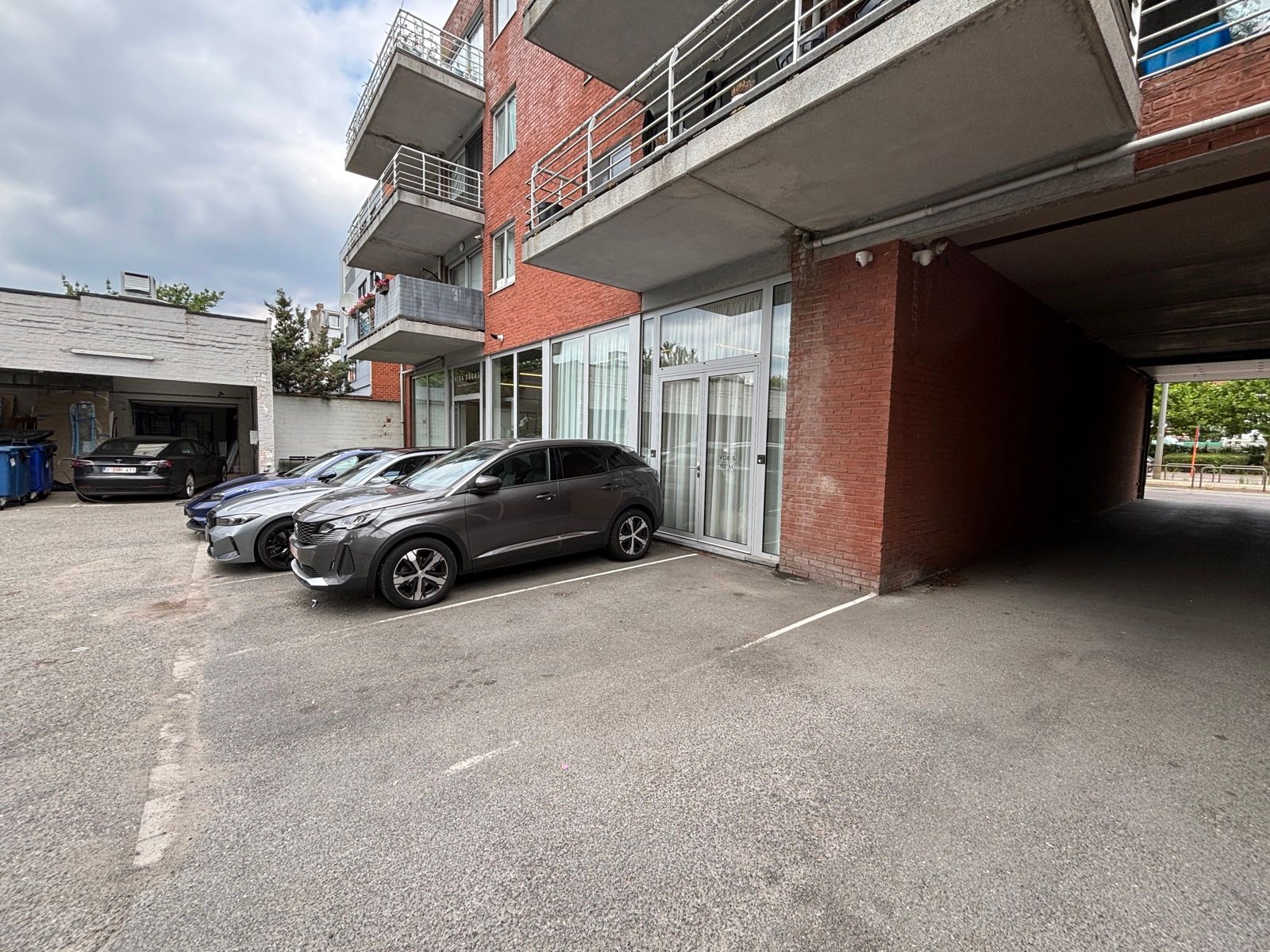 Handelsruimte met magazijn te huur in Mortsel (275 m²) foto 4