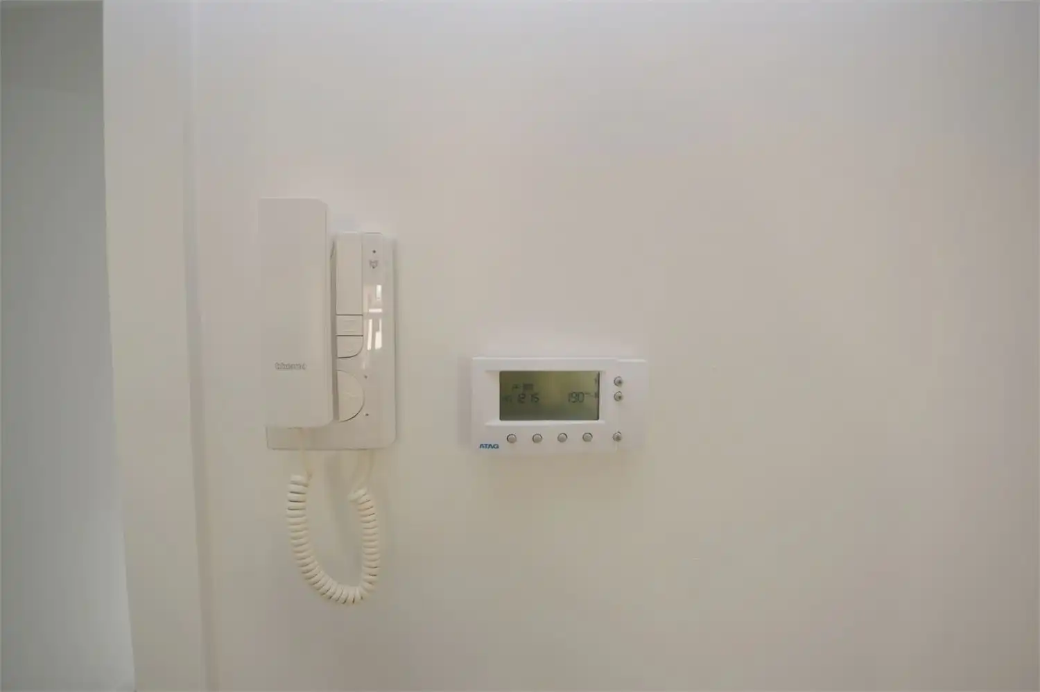 COMPLEET VERNIEUWDE DUPLEX MET TERRAS foto 15