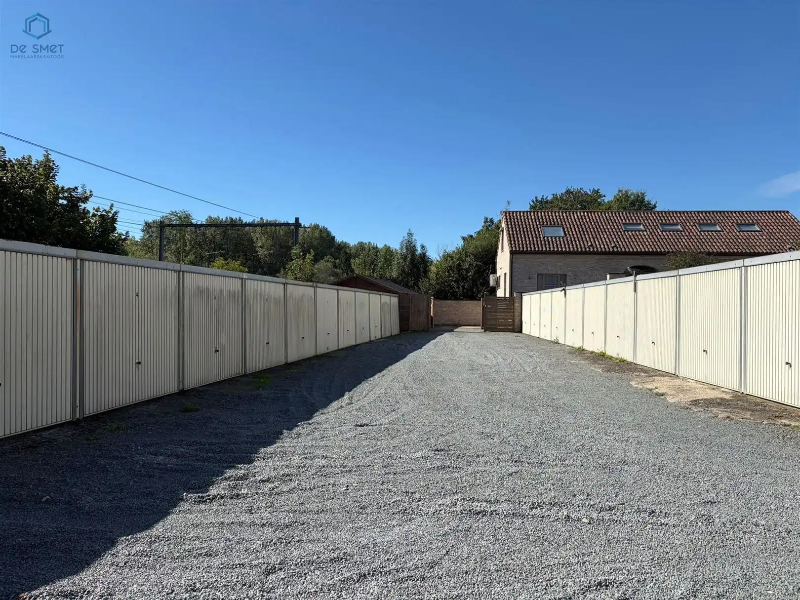 RUIME KARAKTERWONING MET 23 GARAGEBOXEN IN GERAARDSBERGEN foto 27