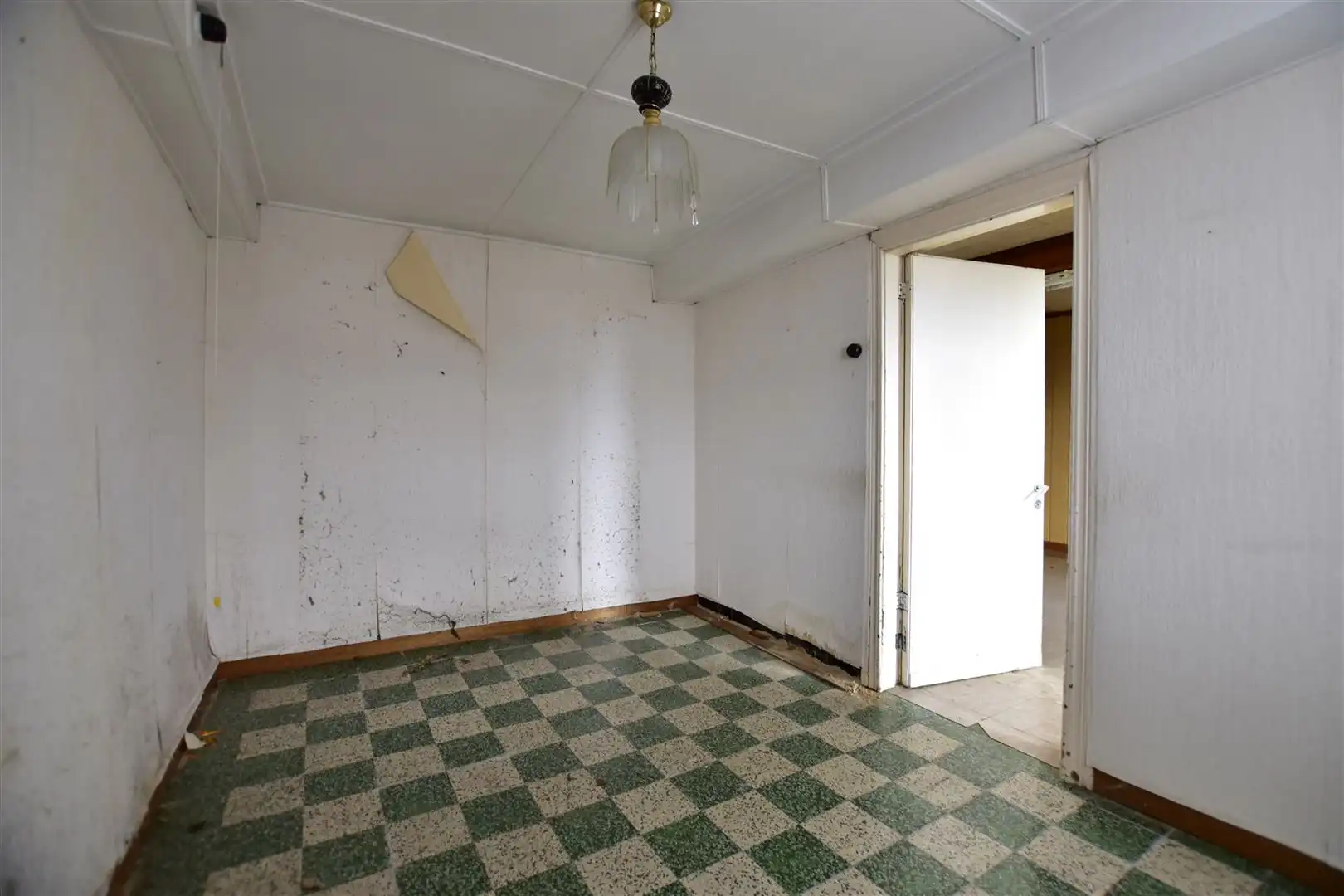 Te renoveren woning gelegen in het landelijke Moerzeke. foto 3