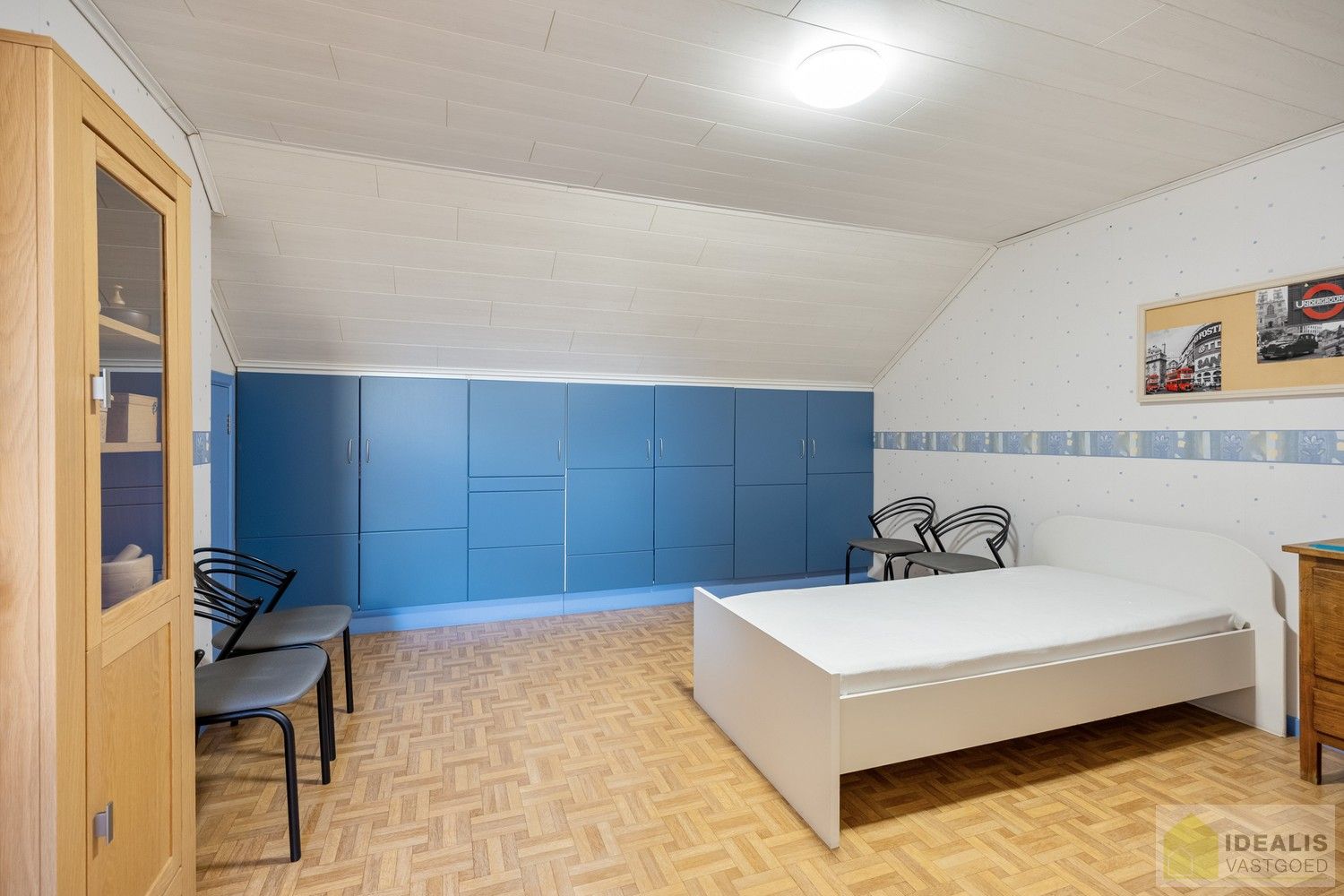 KNAPPE EN INSTAPKLARE WONING MET 4 SLAAPKAMERS, INPANDIGE ÉN VRIJSTAANDE GARAGE, HEERLIJK TERRAS OMGEVEN DOOR EEN PRACHTIGE TUIN foto 27