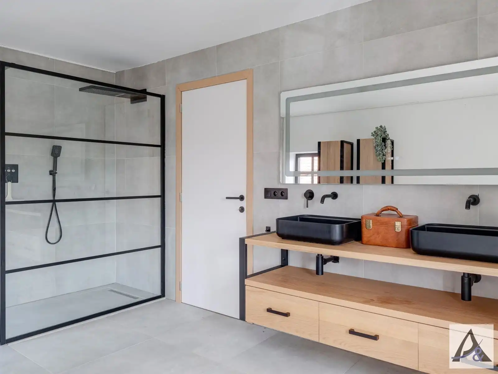 Totaal gerenoveerde, instapklare gezinswoning te koop in het hart van Munsterbilzen! foto 24