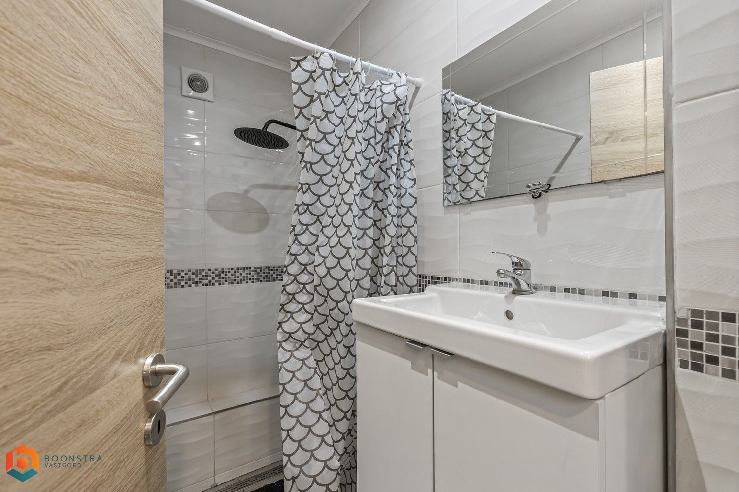 Instapklare woning met 3 slpkrs en garage foto 8