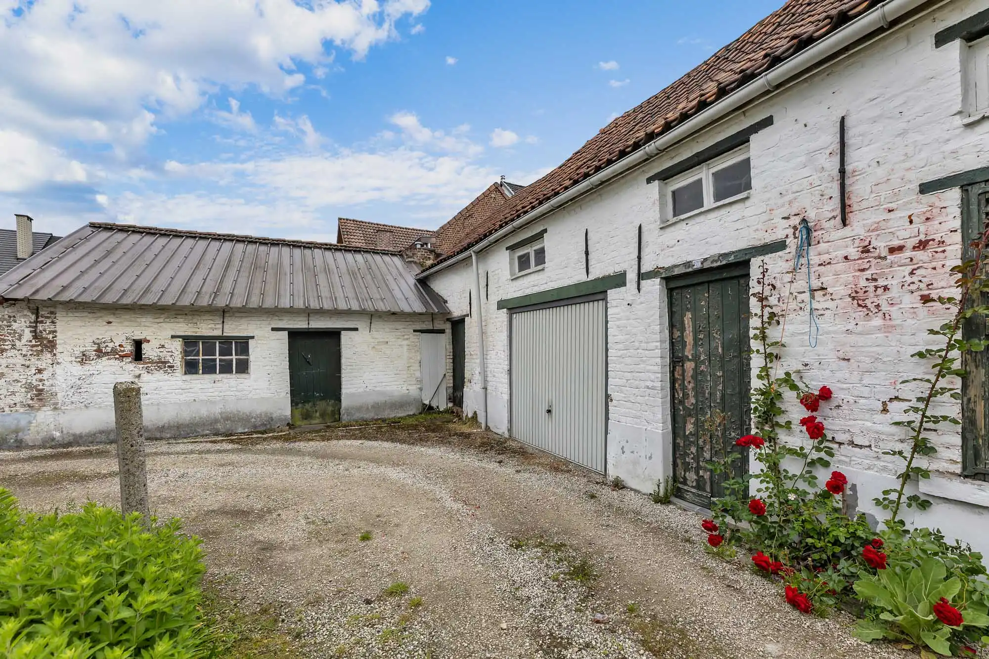 Te renoveren woning met extra entiteit en garage foto 23