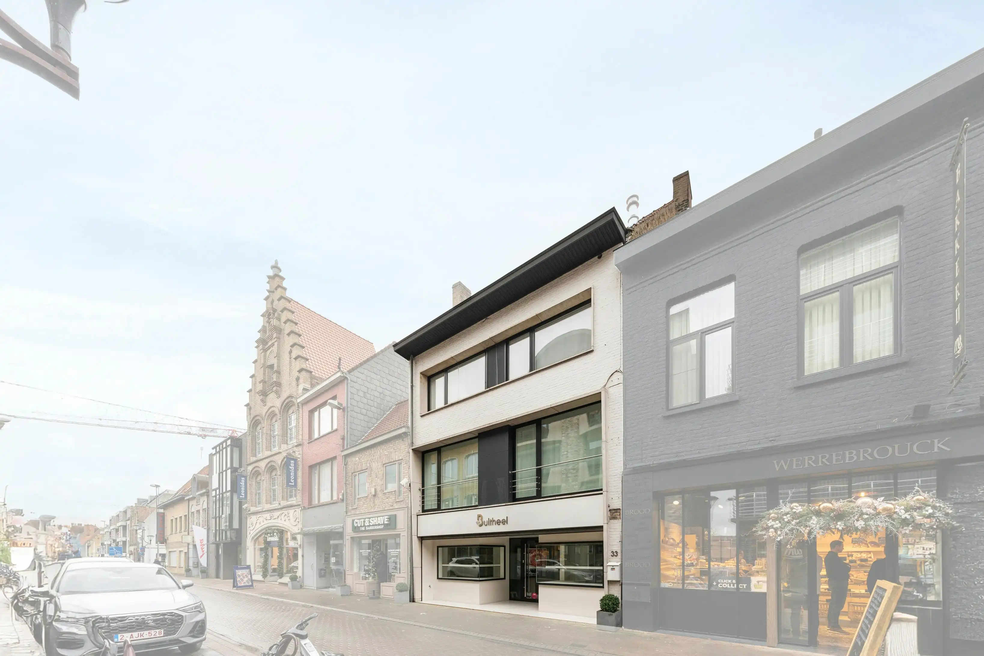 Hoofdfoto van de publicatie: Ruime woning met handelsgelijkvloers en appartement in het centrum van Veurne.