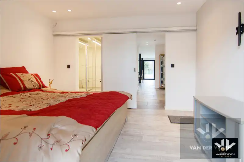 LUXUEUS AFGEWERKT GVL APP MET RIANTE TUIN EN TERRAS foto 17