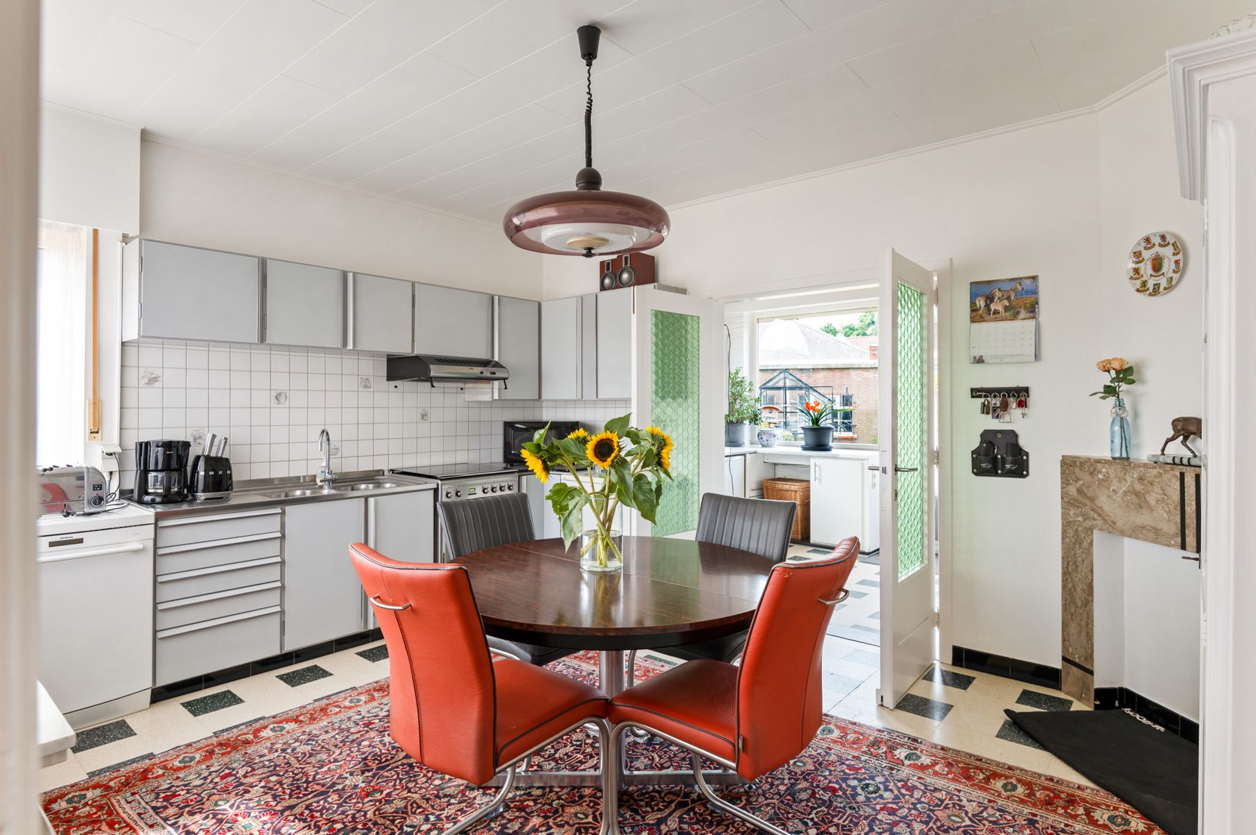 Woning met tuin en garage vlakbbij het centrum van Wijnegem. foto 9