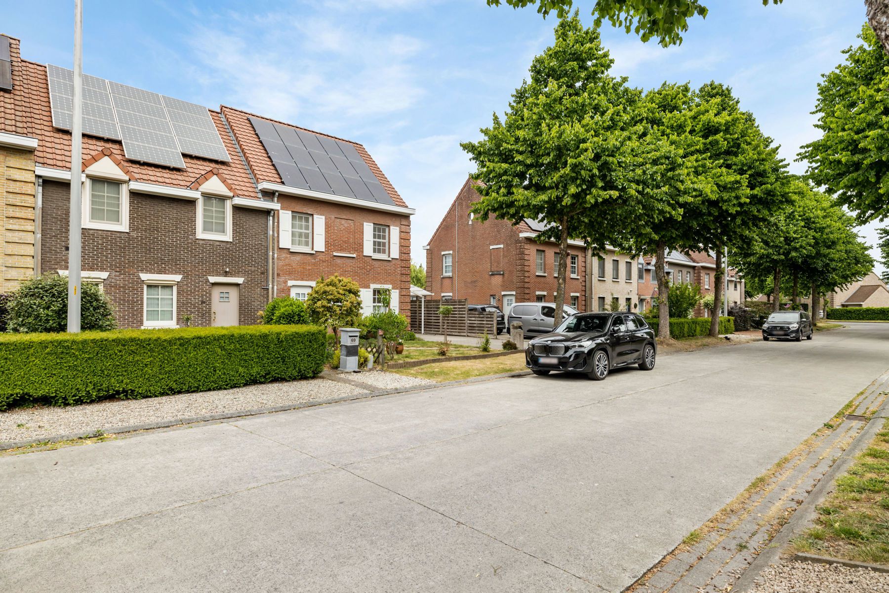 Charmante gezinswoning met tuin, garages en zonnepanelen foto 25