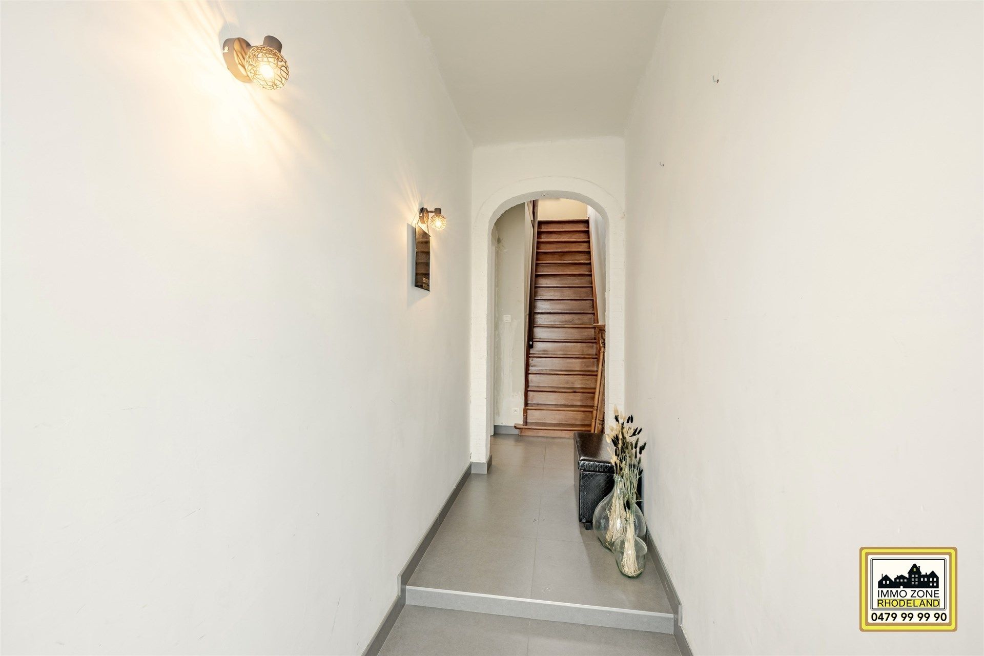 Instapklare halfopen woning met 3 slpks en diepe groene tuin foto 2