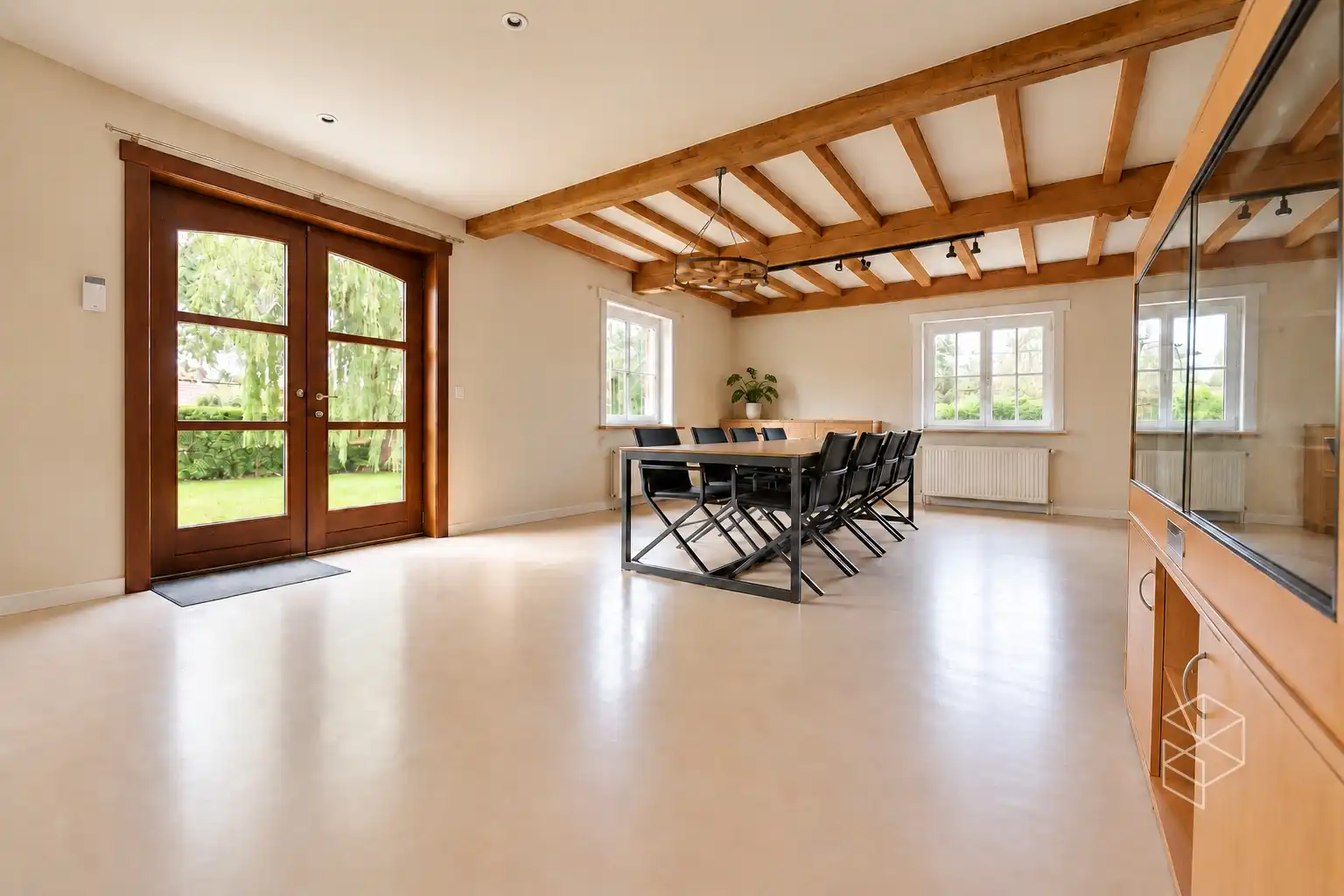 Klassevolle villa met bijgebouw op unieke ligging aan het kanaal Gent-Brugge foto 9