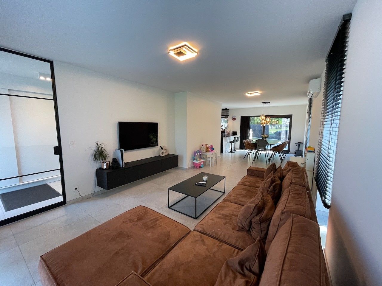 Genk - Bret, Atheneumstraat 40: Stijlvolle, energiezuinige woning met 3 slaapkamers, carport, tuin,... rustig gelegen in het groen op een top-locatie! foto 9