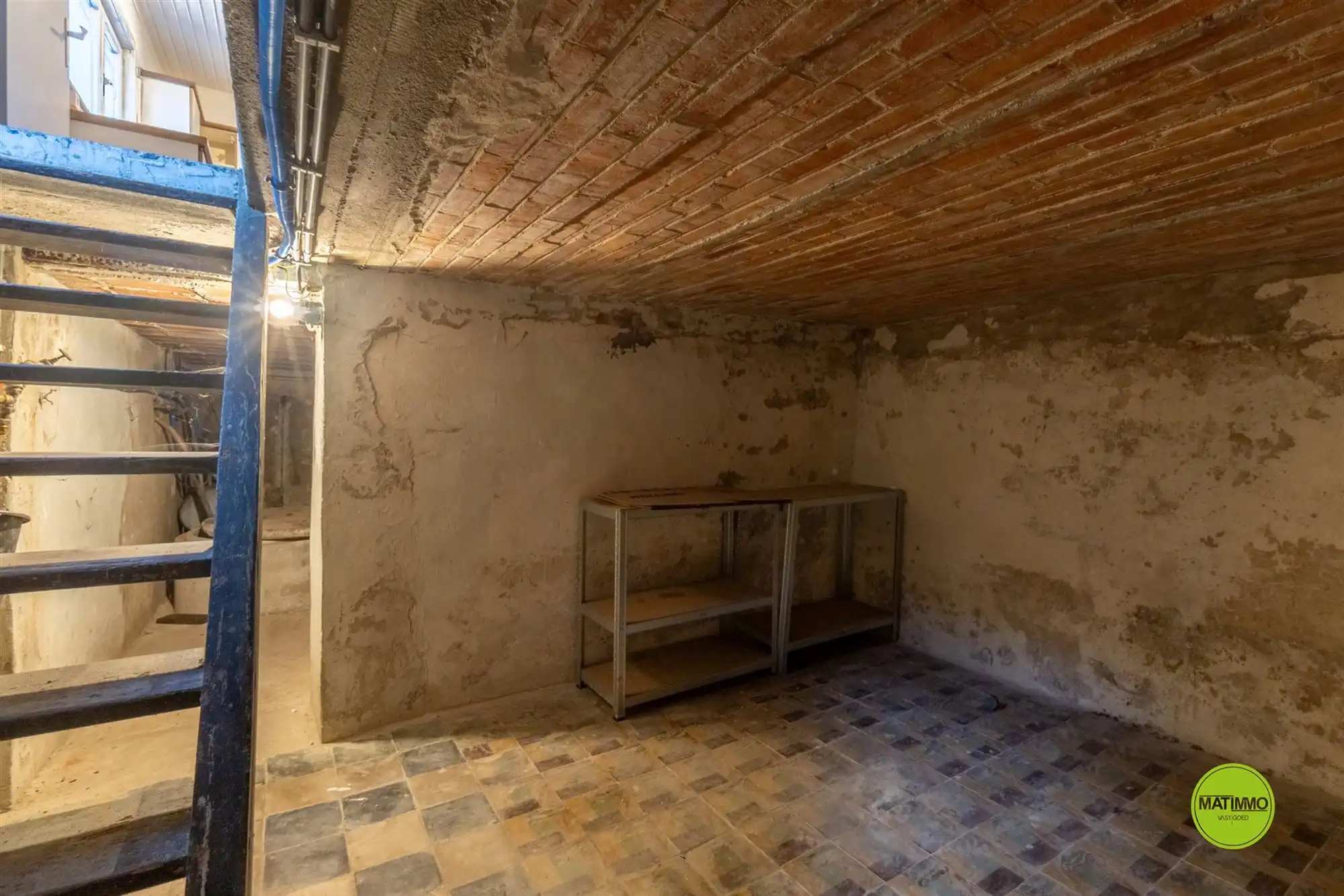 Ruim handelshuis met 4 slaapkamers én acherliggende grond foto 27