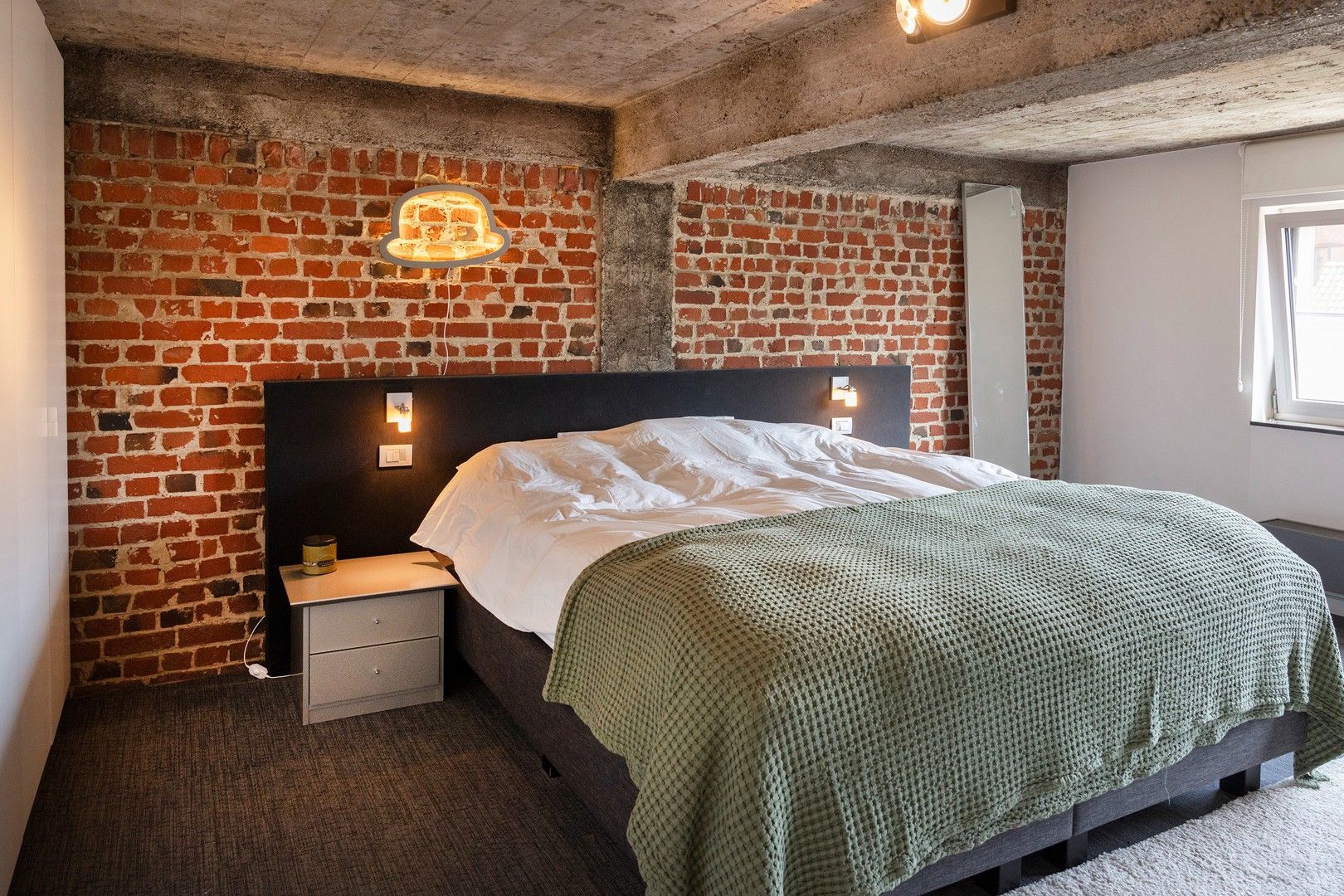 Dit triplex-appartement met terras biedt heel veel ruimte! foto 11